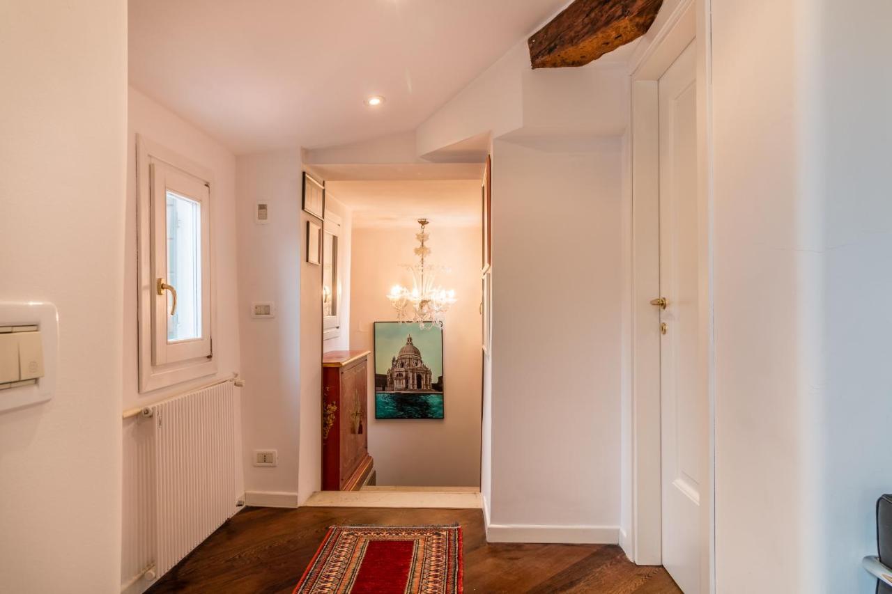 Apartment Gold And Red - The Venetian Style With Terrace Venedig