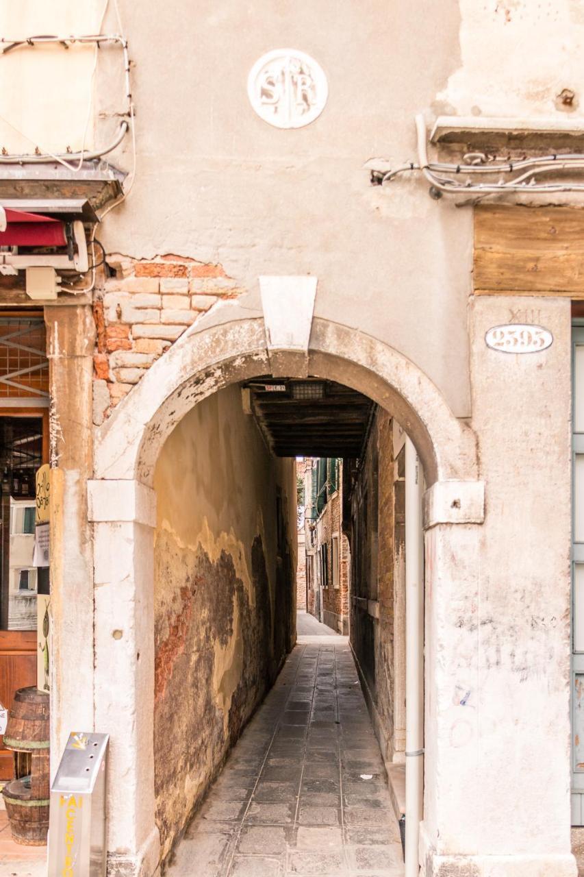 Gold And Red - The Venetian Style With Terrace * Venedig