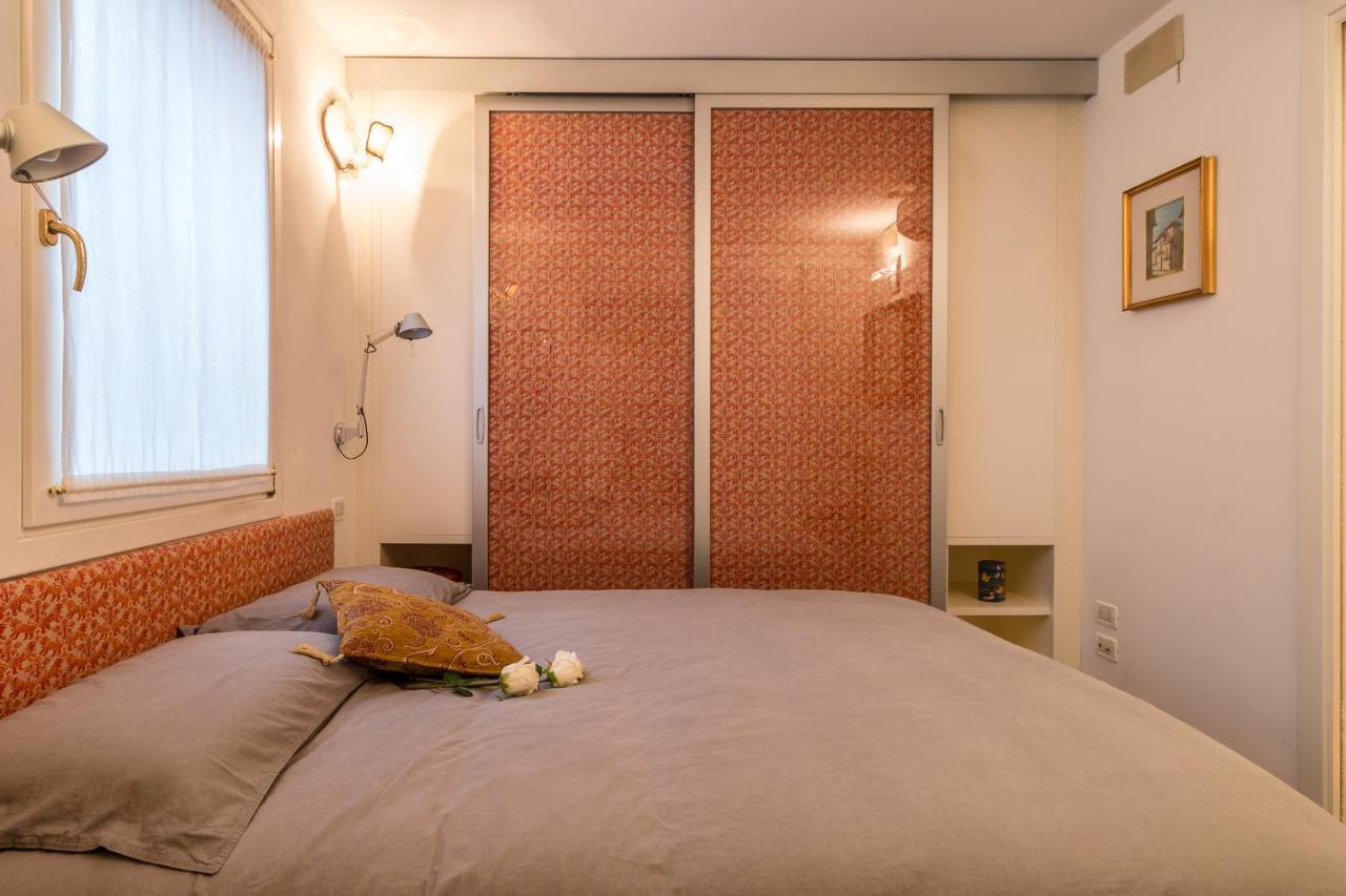 Gold And Red - The Venetian Style With Terrace Apartment Venedig