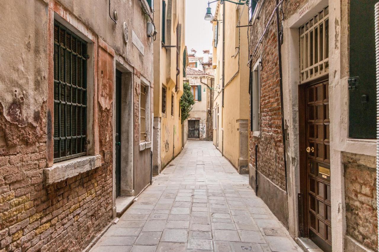 Gold And Red - The Venetian Style With Terrace Apartment Venedig