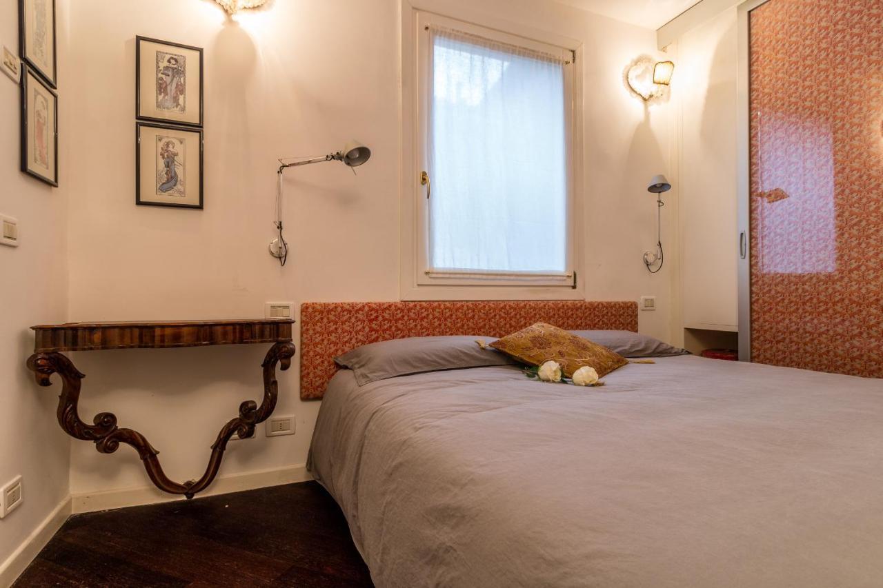 Apartment Gold And Red - The Venetian Style With Terrace *