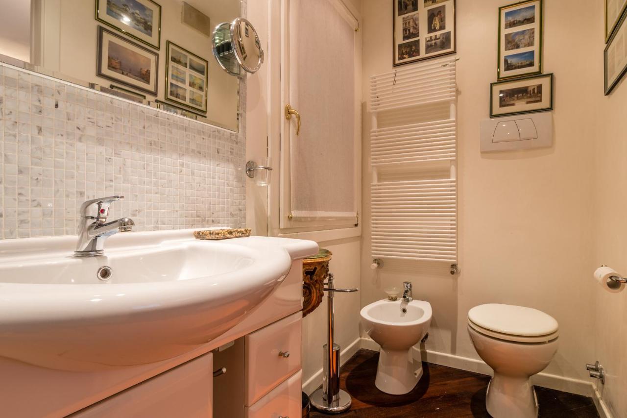 Gold And Red - The Venetian Style With Terrace Lejlighed